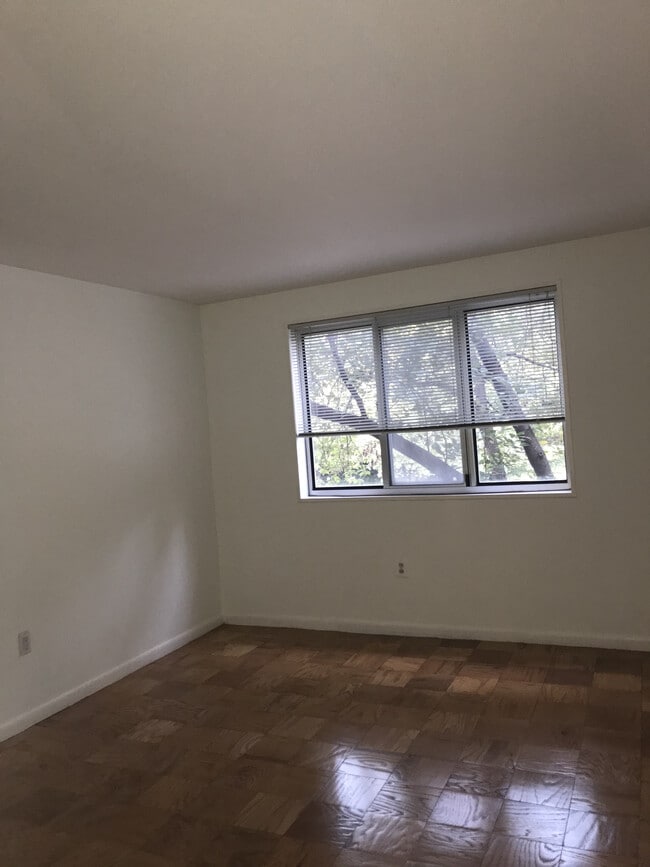 Building Photo - 10400 Rockville Pike