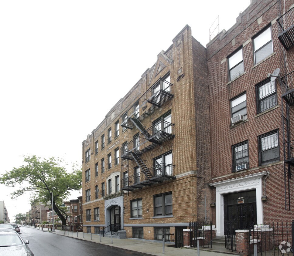 Building Photo - 1519 Lincoln Pl