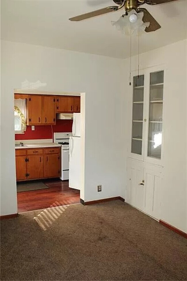 Building Photo - 283 Freeport Rd