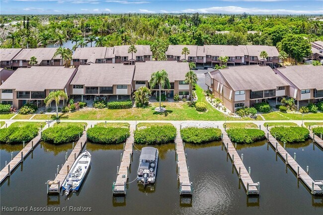 Foto del edificio - 7596 Captains Harbor Dr