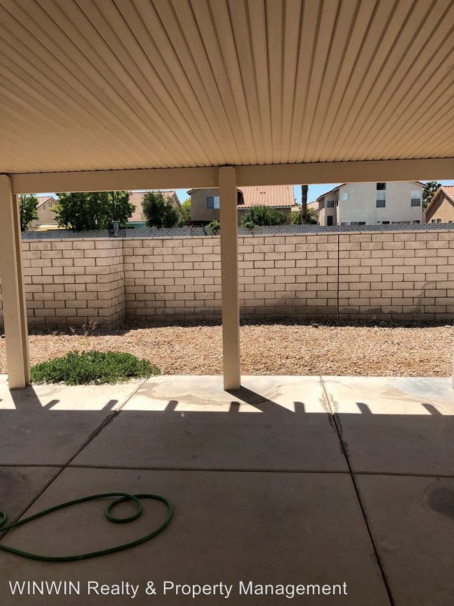 Foto del edificio - 3 br, 3 bath House - 775 Manitoba Ave