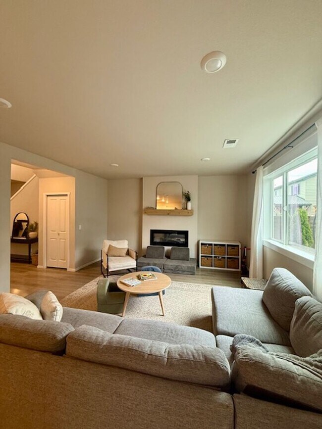 Foto del edificio - Spacious 4-Bedroom D.R. Horton Home – Grea...