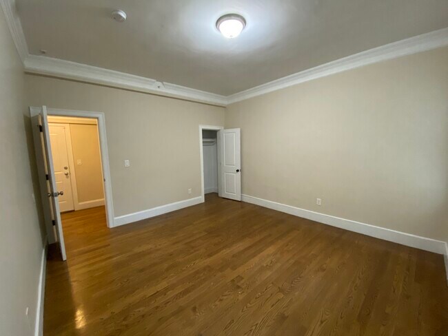 Building Photo - 21 Lamartine St