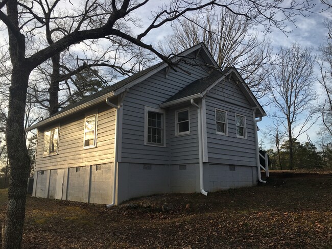 Building Photo - 861 Old Habersham Mill Rd