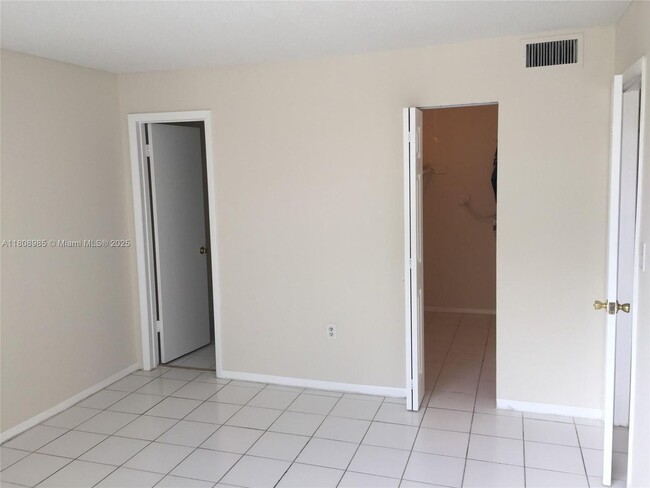 Foto del edificio - 1251 NE 108th St