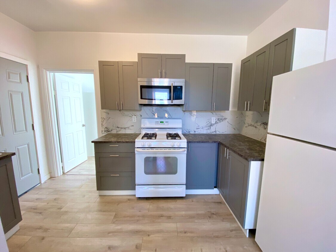 Brand new kitchen - 391 Maxwell St