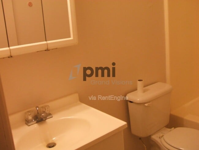 Building Photo - 465 E Main St