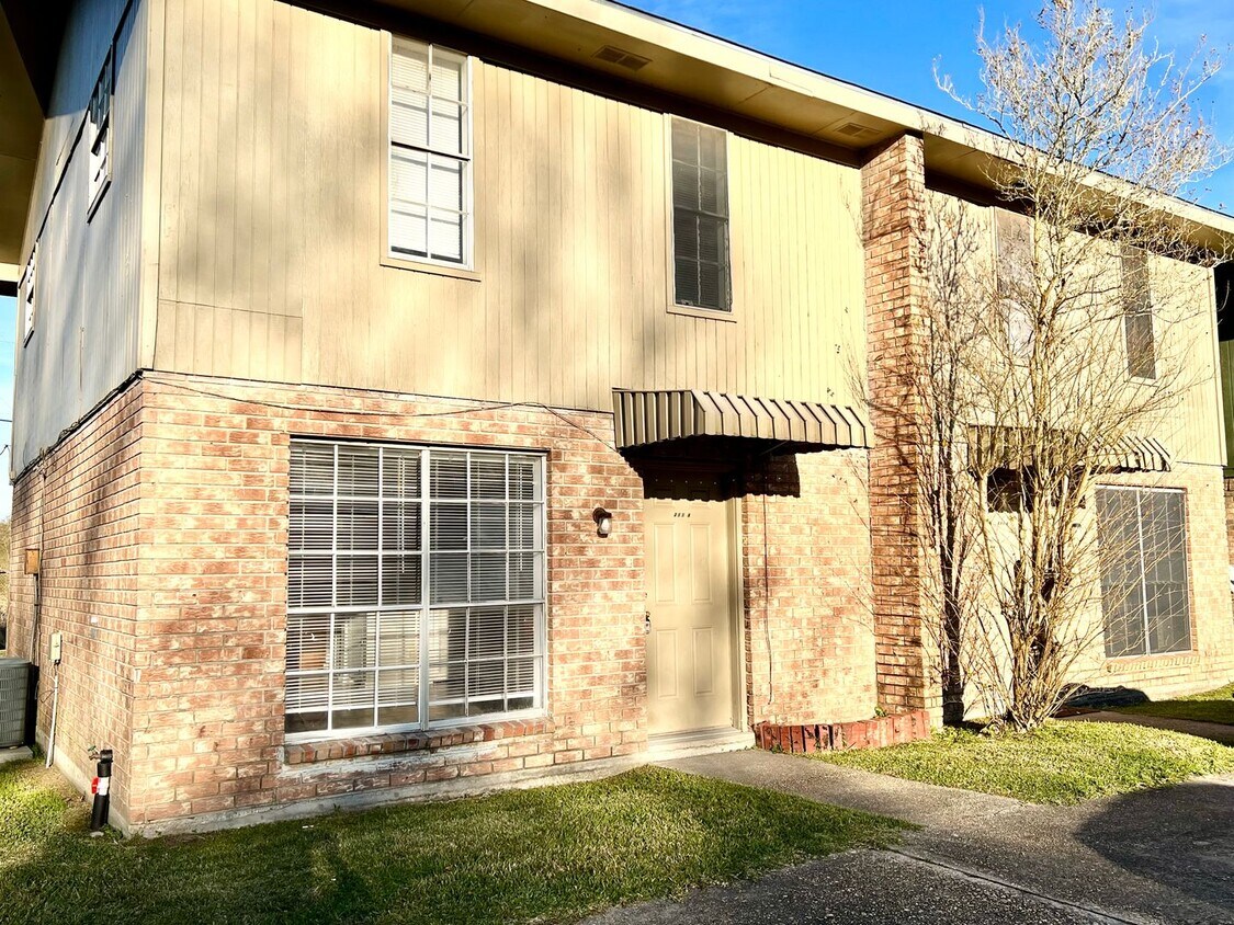 Primary Photo - 211 Al Pearson Dr