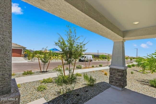 Foto del edificio - 15875 W Cottontail Ln