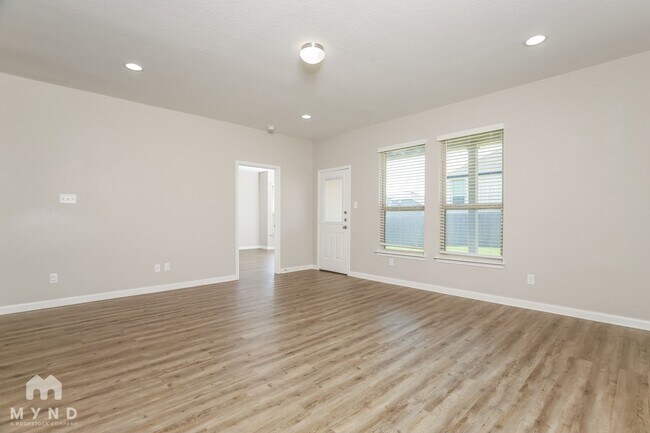 Building Photo - 2066 Rhesus Vw