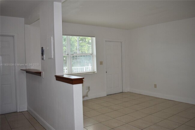 Foto del edificio - 16851 NE 21st Ave