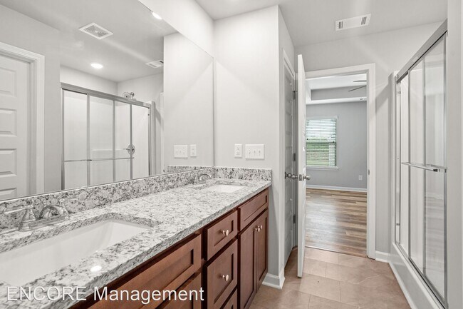 Building Photo - 4 br, 2.5 bath House - 2322 Deerhaven Cros...