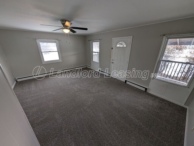 Foto del edificio - Updated 3-Bedroom Home with Garage & Fenced Yard