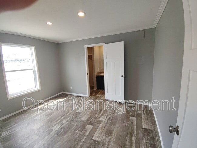 Foto del edificio - 120 Terry Blvd