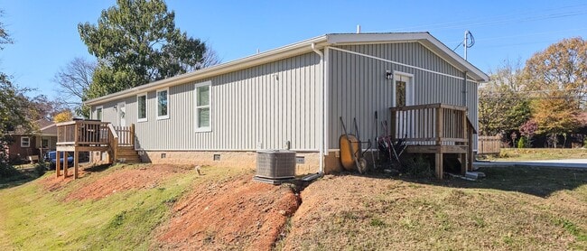 Building Photo - Knoxville 37920 - 3 bedroom 2 bath - call ...