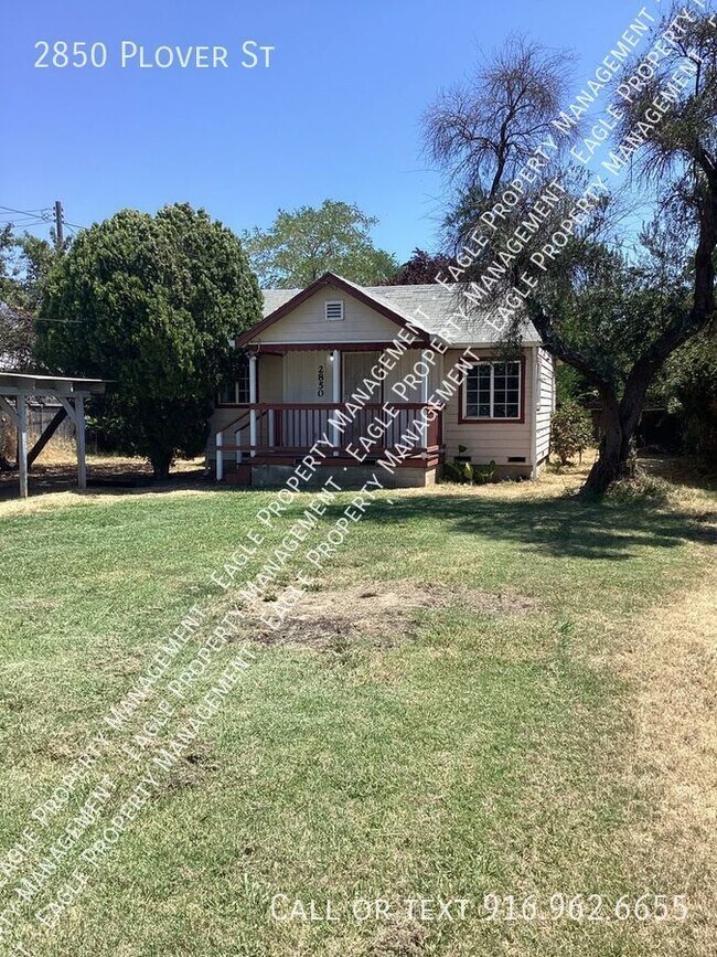 Building Photo - 2/1 refreshed home!