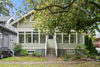 Building Photo - 3848 SE Ivon St