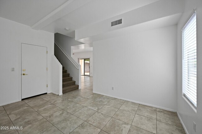 Building Photo - 605 W Latona Rd