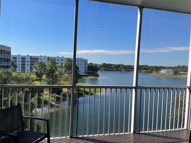 Foto del edificio - 10730 NW 66th St