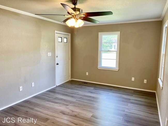 Building Photo - 3 br, 1 bath House - 2406 Circle Dr.