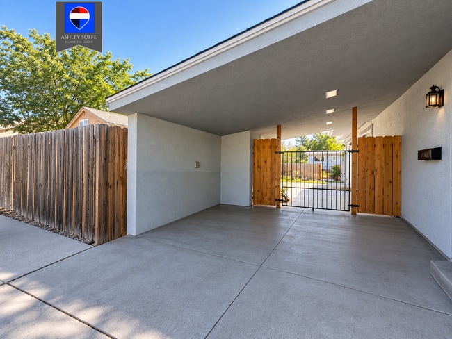 Building Photo - 1261 Derington Ave
