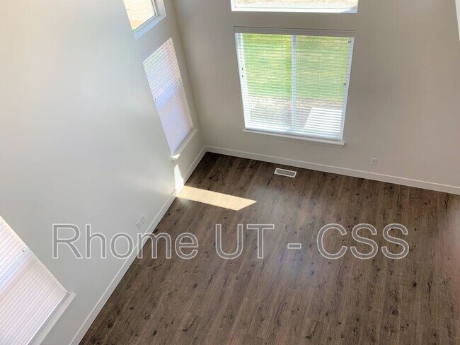 Building Photo - 552 N 260 W