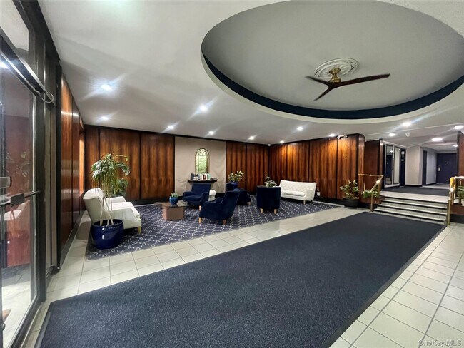 Foto del edificio - 666 Pelham Rd