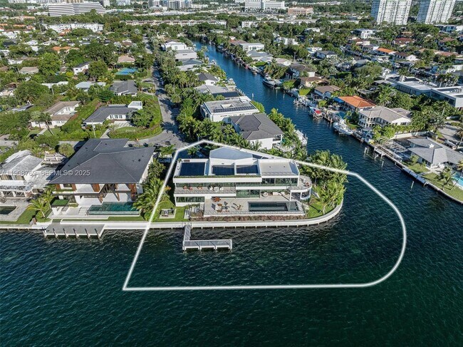 Foto del edificio - 11400 N Bayshore Dr