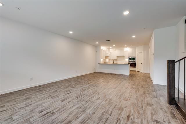 Building Photo - 521 Division St