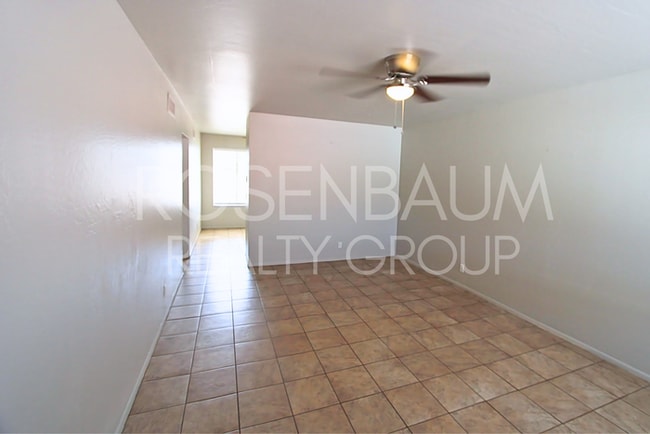 Foto del edificio - Charming & cozy 2-bedrooms, 1-bath triplex...