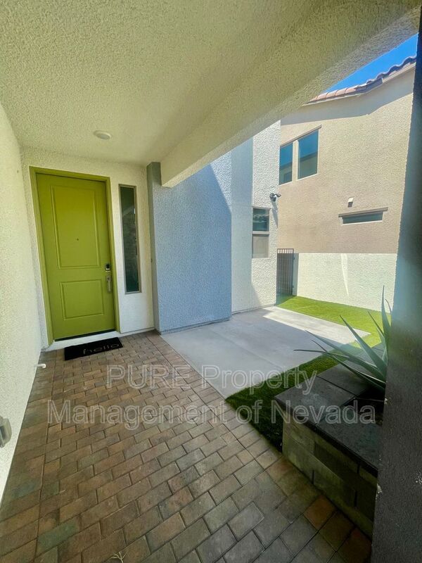 Foto del edificio - 520 Monarch Ridge Ct