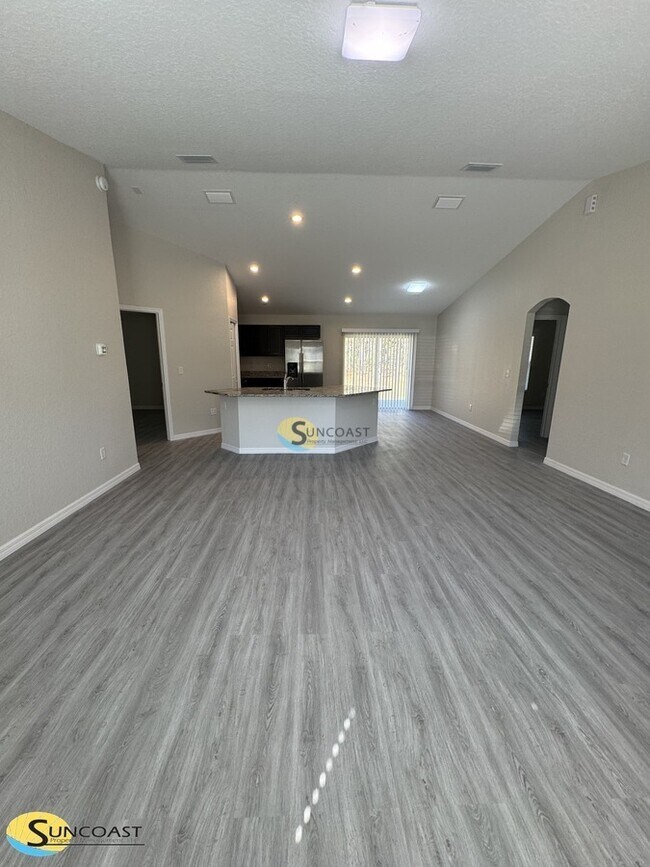 Foto del edificio - 125 Juniper Loop Cir