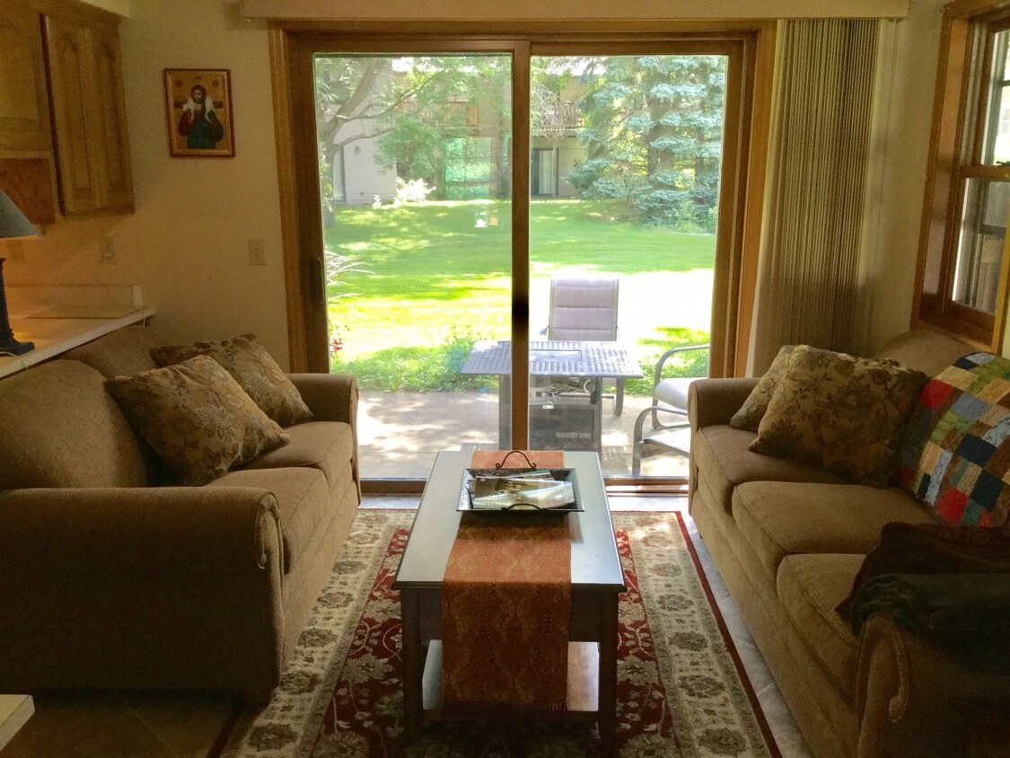 Primary Photo - 443-445 Saint Bernard Dr