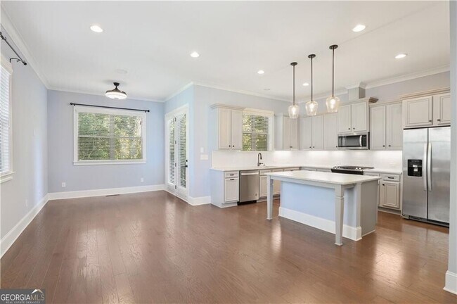 Building Photo - 700 Avondale Hills Dr