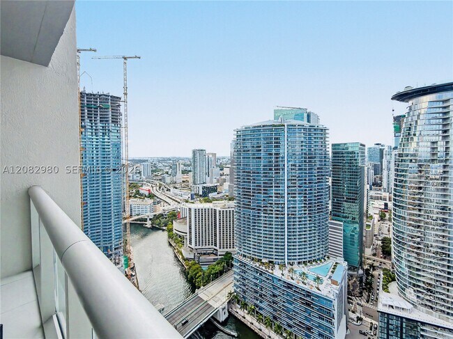 Building Photo - 475 Brickell Ave