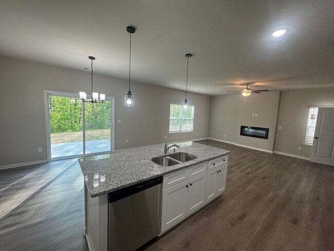 Building Photo - Move In Ready 4BR/2.5BA Home located in Stoneygreen Community