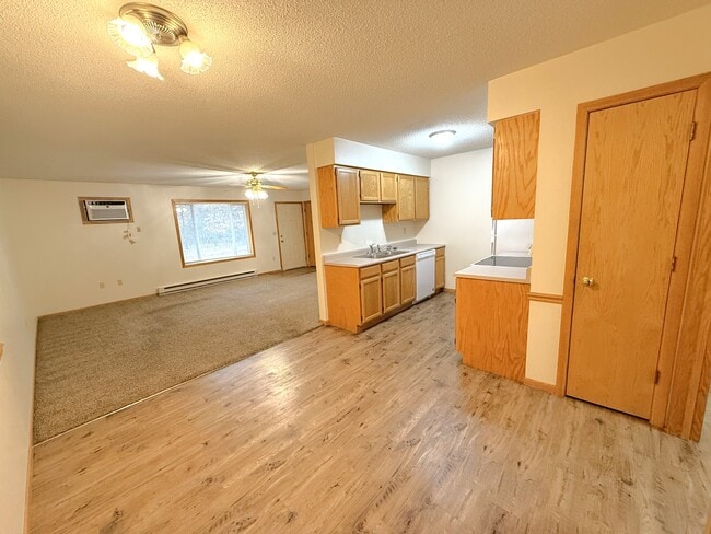 Building Photo - 343 Twin Oak Dr