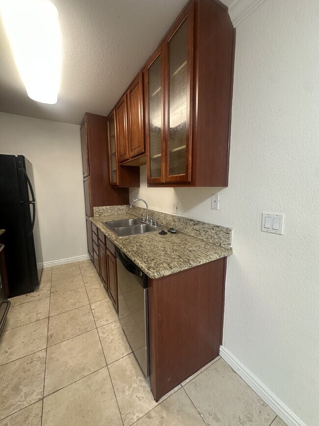 Building Photo - $2,700 Beautiful 2-Bedroom, 2-Bathroom Condo Near Lake Murray!
