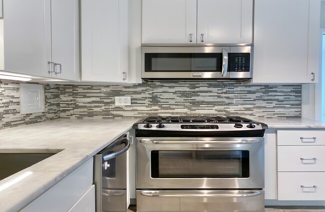 Foto del edificio - 5500 Friendship Blvd