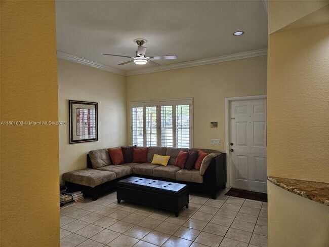 Building Photo - 712 Juniper Ln