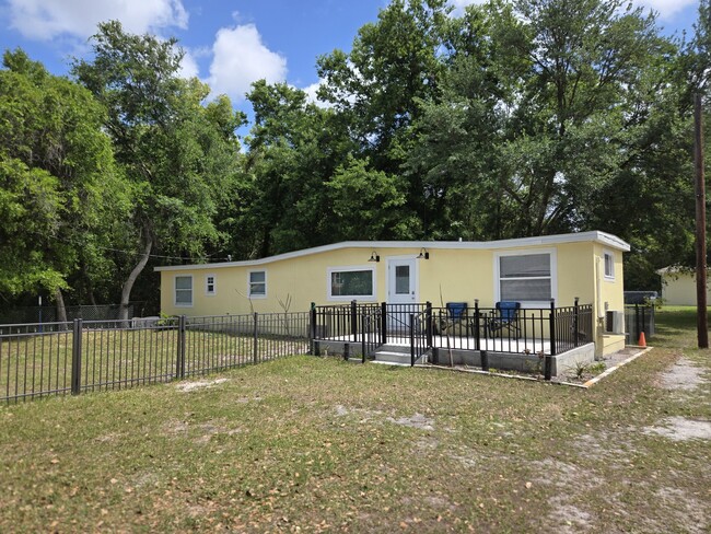 Photo - 754 Elm St House