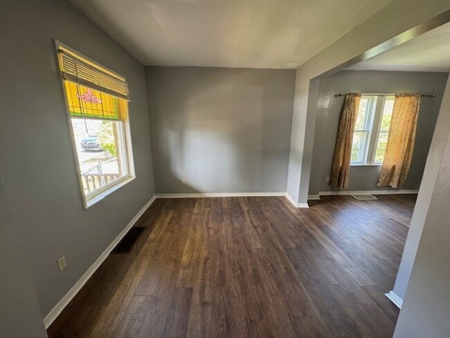 Building Photo - 3br 1bath Twin Home for Rent in Easton PA