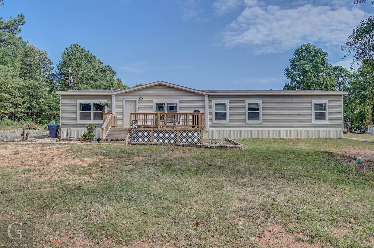 Primary Photo - 4BD/2BA home with fenced back yard.
