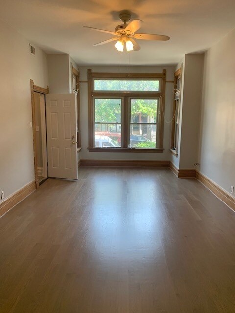 Foto del edificio - 3352 N Kenmore Ave