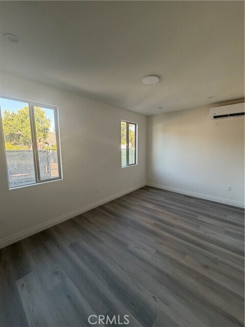 Foto del edificio - 317 N Shamrock Ave