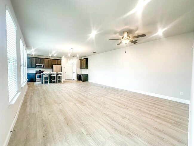 Foto del edificio - Modern Comfort Meets Prime Location !