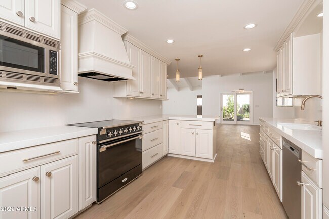 Building Photo - 4241 N 43rd St