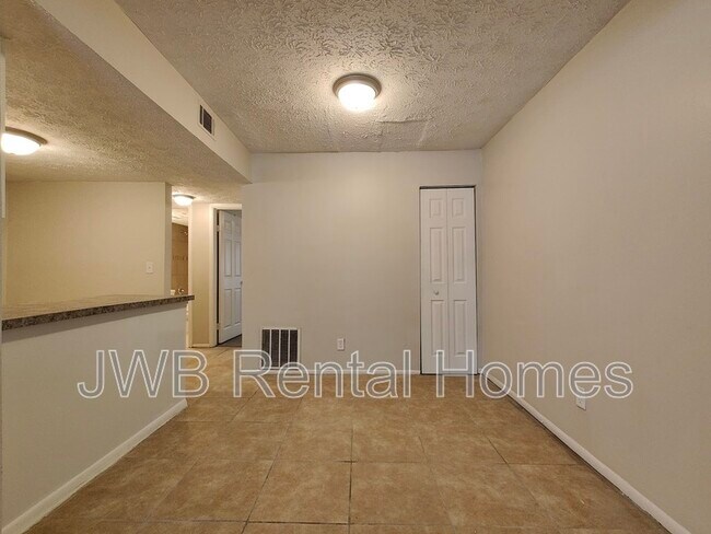 Building Photo - 7201 Arlington Expy