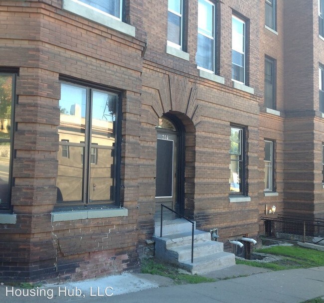 296 Bates Ave, Saint Paul, MN 55106 Apartment for Rent in Saint Paul