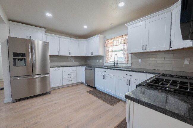 Foto del edificio - 945 N 7th E St